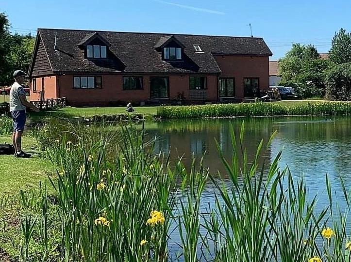 Bransford Farm Fishery & B & B 외부 사진