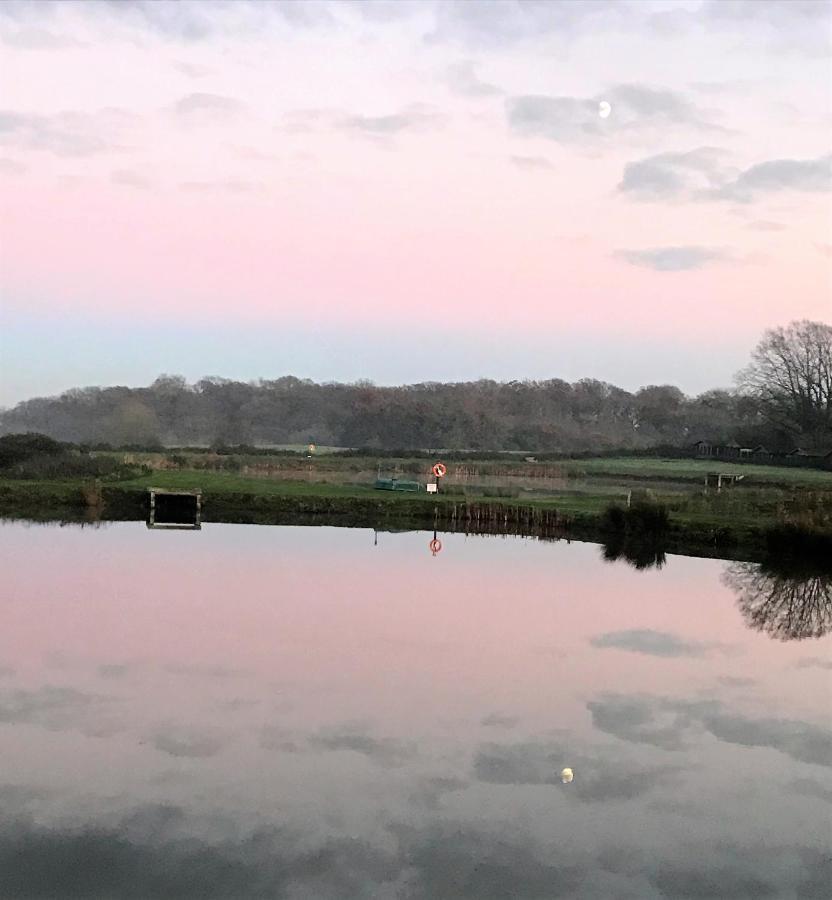 Bransford Farm Fishery & B & B 외부 사진