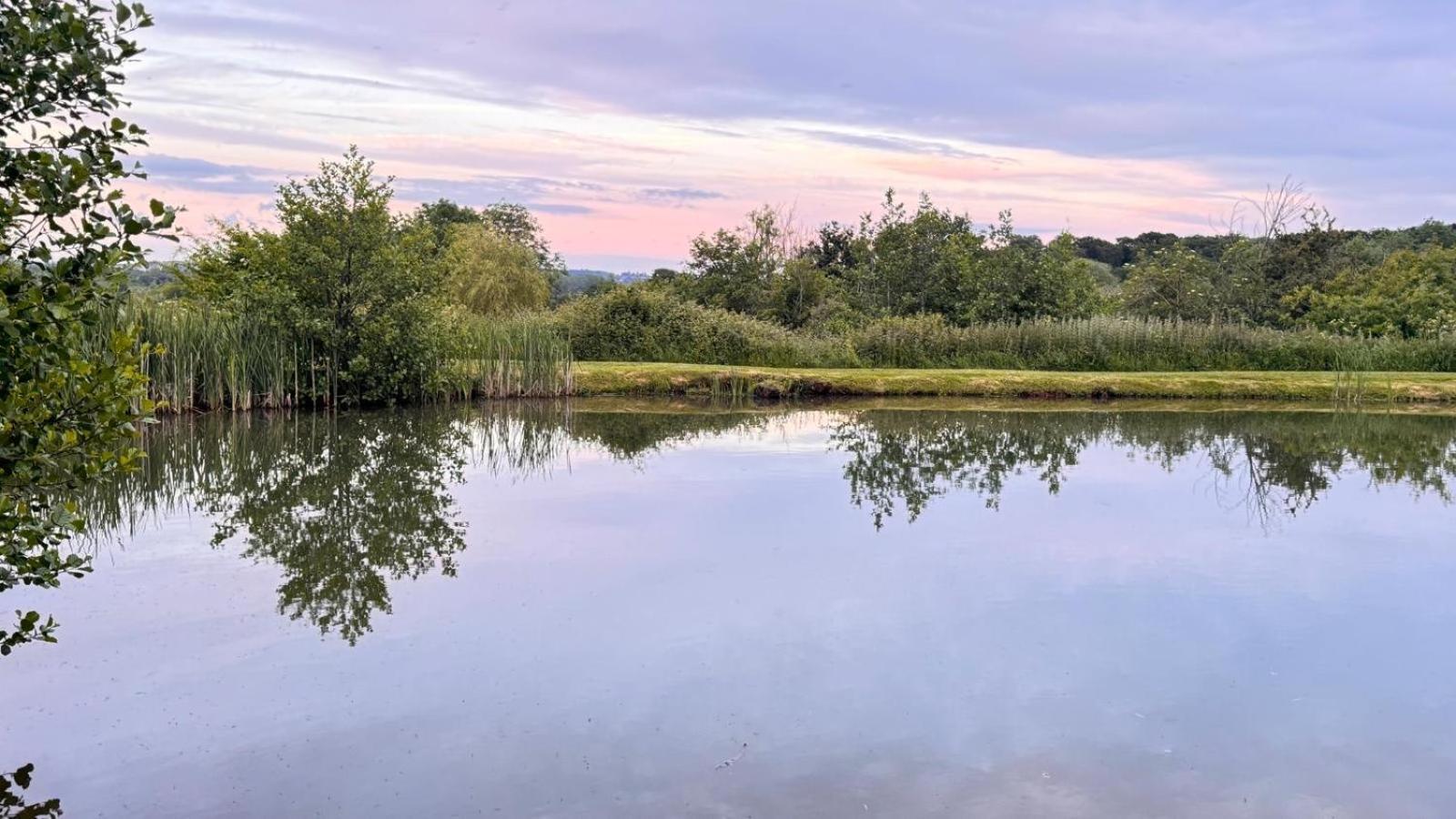 Bransford Farm Fishery & B & B 외부 사진