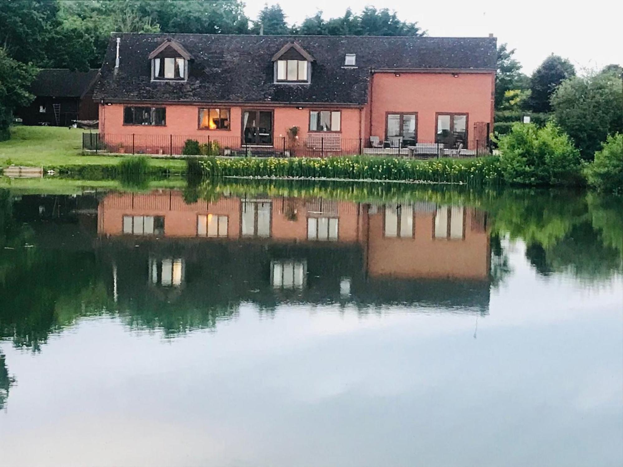 Bransford Farm Fishery & B & B 외부 사진